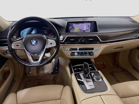 Used 2021 BMW 740i image 17