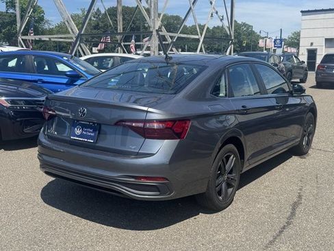 Used 2023 Volkswagen Jetta SE w/ Panoramic Sunroof Package FWD image 5
