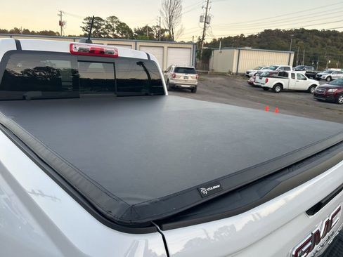 Used 2025 GMC Canyon AT4 image 10