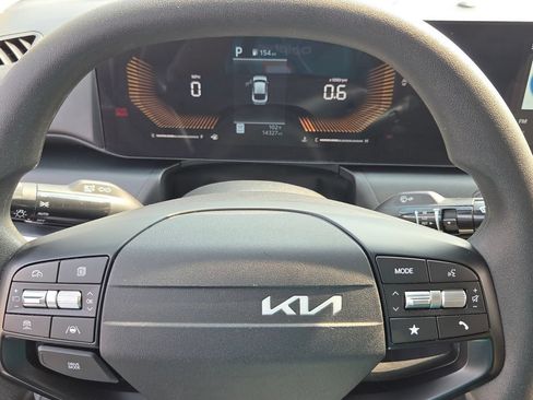 Used 2025 Kia K4 FWD image 37
