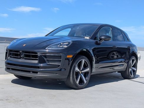 Certified 2025 Porsche Macan AWD/4WD image 1