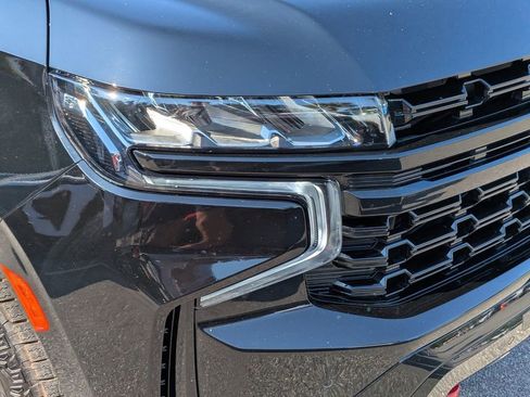 Used 2023 Chevrolet Suburban Z71 w/ Luxury Package AWD/4WD image 10