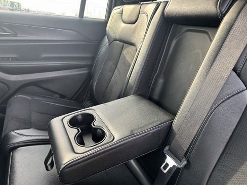 Used 2024 Jeep Grand Cherokee L Laredo image 24