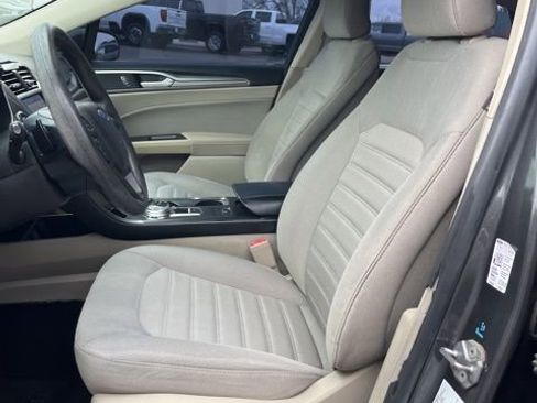 Used 2019 Ford Fusion SE FWD image 31