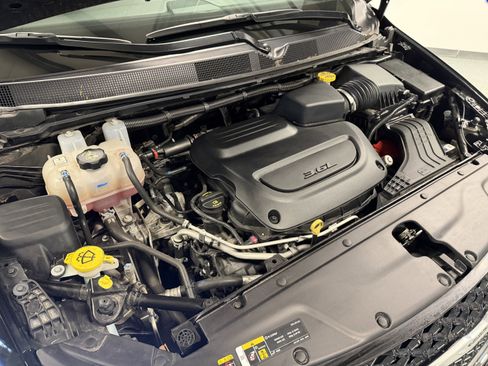 Used 2024 Chrysler Pacifica Touring-L image 31