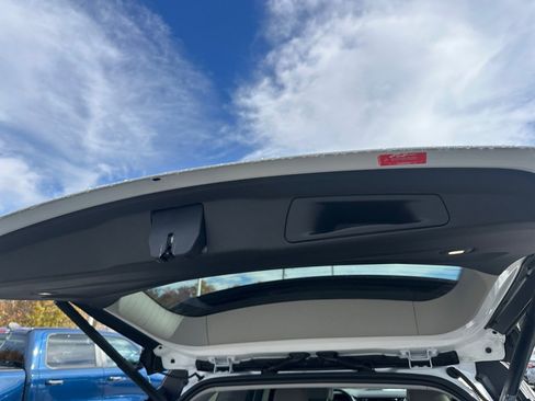 Used 2023 Jeep Grand Cherokee L Summit w/ Luxury Tech Group V image 14