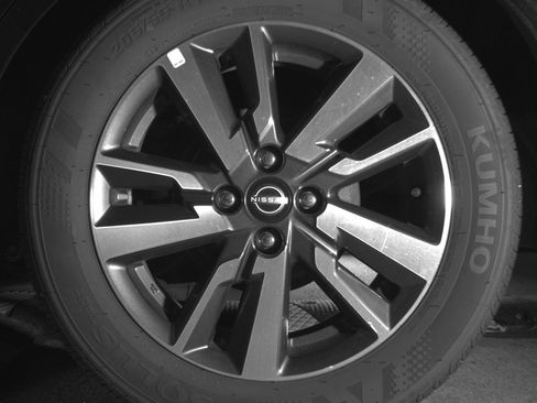Used 2025 Nissan Versa SV FWD image 14