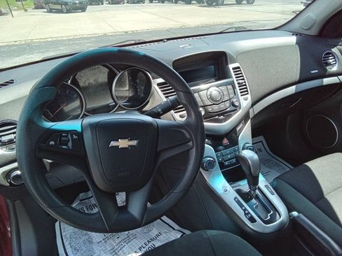 Used 2011 Chevrolet Cruze LT FWD image 14