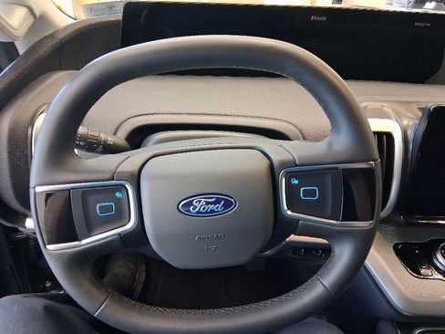 Used 2025 Ford Expedition Max Active AWD/4WD image 10
