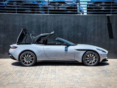 Used 2022 Aston Martin DB11 Volante RWD image 34