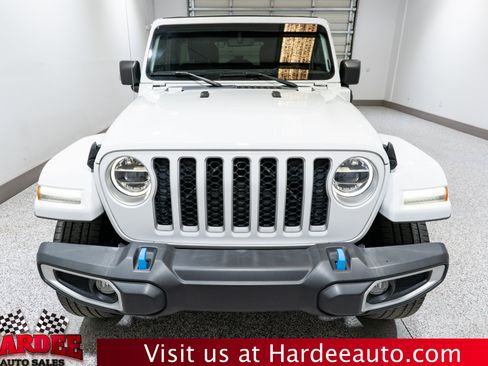 Used 2022 Jeep Wrangler Unlimited Sahara w/ Cold Weather Group AWD/4WD image 7