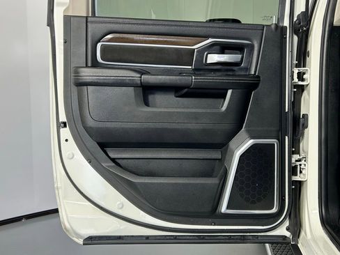 Used 2023 RAM 3500 Laramie AWD/4WD image 16