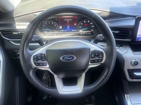 Used 2023 Ford Explorer XLT w/ Equipment Group 202A RWD image 19