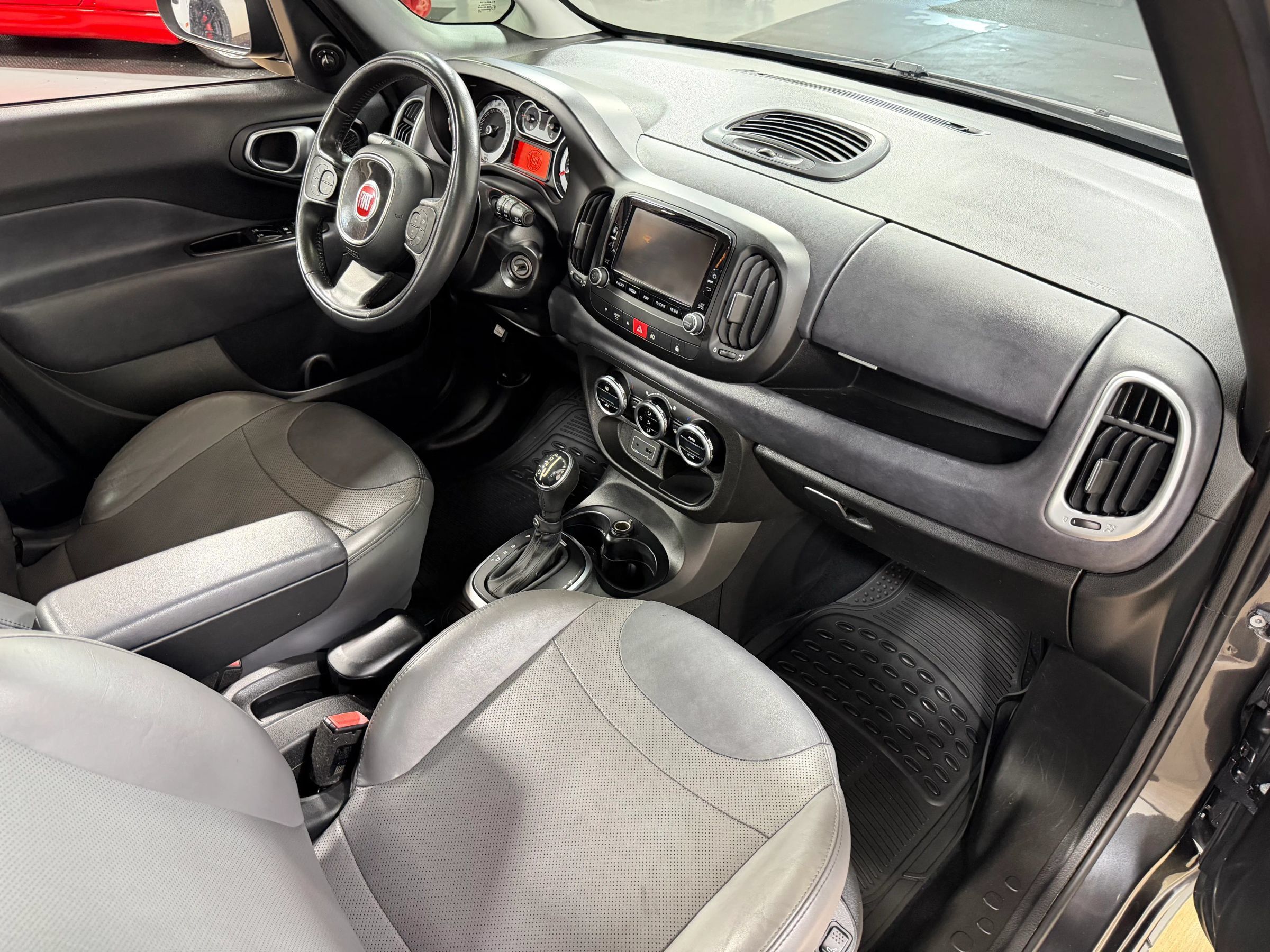 Used 2017 FIAT 500L Trekking w/ Dual-Pane Sunroof Package FWD image 20