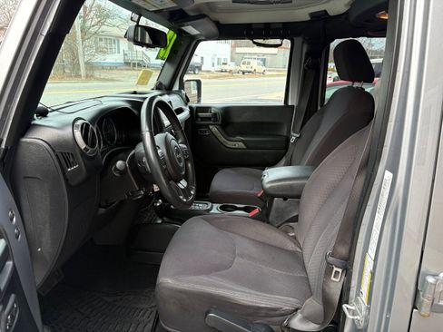 Used 2013 Jeep Wrangler Unlimited Sport image 10