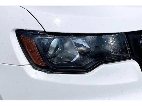 Used 2022 Jeep Grand Cherokee Laredo X AWD/4WD image 25