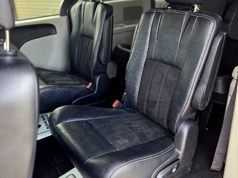 Used 2019 Dodge Grand Caravan SXT image 11