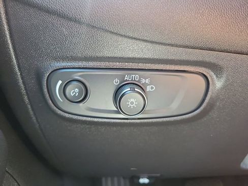 Used 2024 Chevrolet Equinox LT FWD image 24