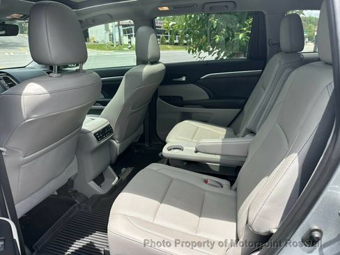 Used 2019 Toyota Highlander Limited Platinum AWD/4WD image 20