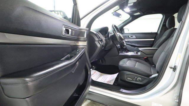 Used 2018 Ford Explorer XLT w/ Equipment Group 201A AWD/4WD image 9