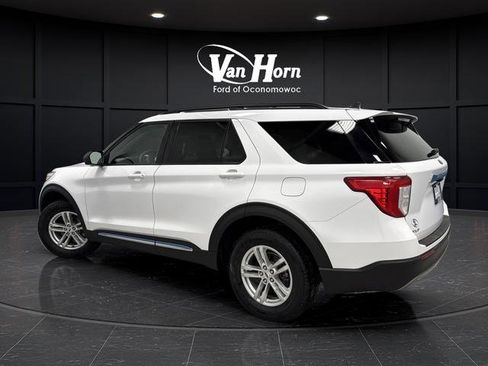 Used 2023 Ford Explorer XLT AWD/4WD image 3