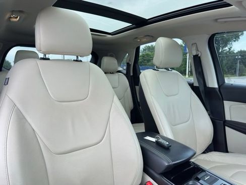 Used 2019 Ford Edge Titanium w/ Cold Weather Package AWD/4WD image 9