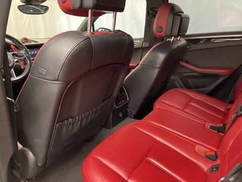 Used 2018 Porsche Macan S image 25