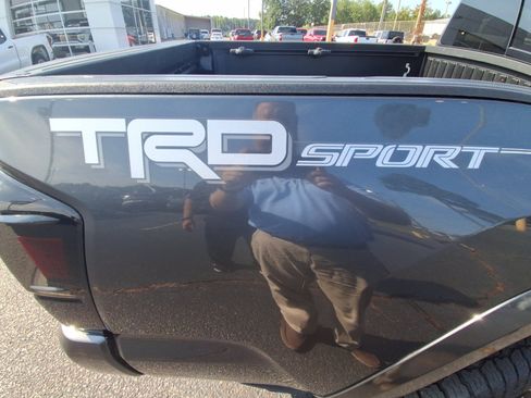 Used 2020 Toyota Tacoma TRD Sport w/ Technology Package RWD image 14