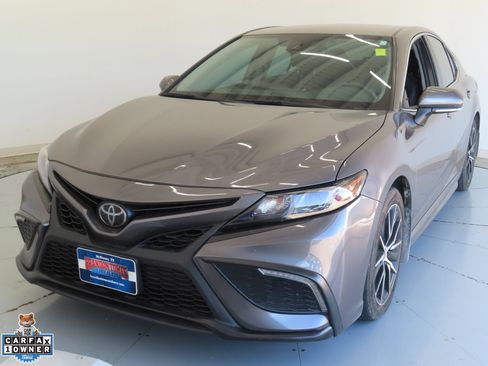 Used 2022 Toyota Camry SE FWD image 8