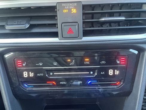 Certified 2025 Volkswagen Taos SE w/ Panoramic Sunroof Package image 20