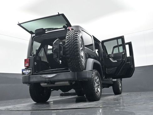 Used 2014 Jeep Wrangler Unlimited Rubicon w/ Connectivity Group image 29