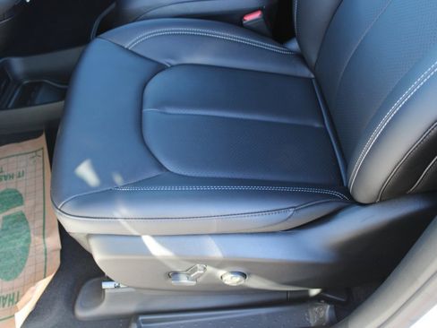 New 2026 Chrysler Pacifica Select image 24