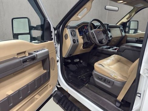 Used 2014 Ford F250 Lariat w/ Lariat Interior Package image 9