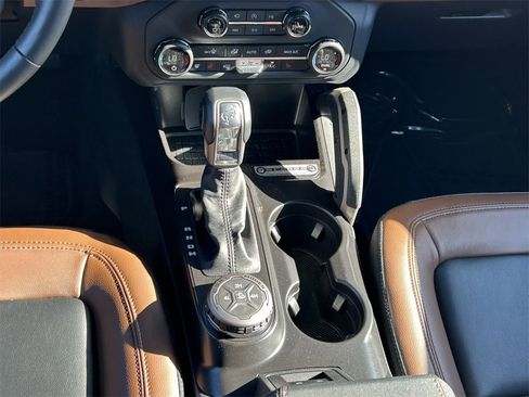 Used 2024 Ford Bronco Outer Banks image 21