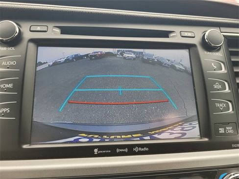 Used 2019 Toyota Highlander image 22
