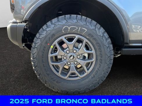 New 2025 Ford Bronco Badlands w/ Black Appearance Package image 14