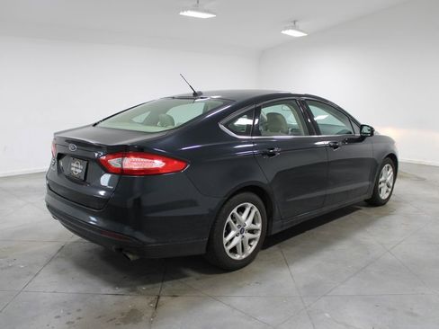 Used 2014 Ford Fusion SE FWD image 9