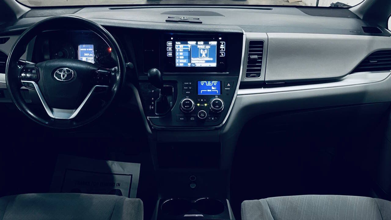 Used 2017 Toyota Sienna LE FWD image 20