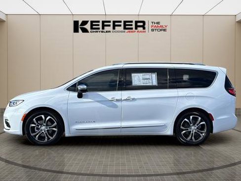 New 2026 Chrysler Pacifica Pinnacle image 2