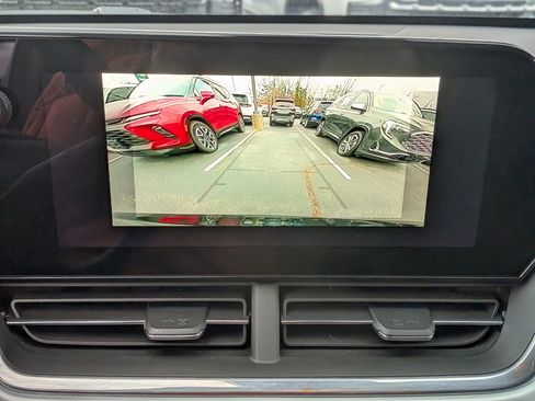 Certified 2025 Chevrolet Trax LT w/ LT Convenience Package image 27