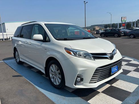 Used 2019 Toyota Sienna AWD image 8