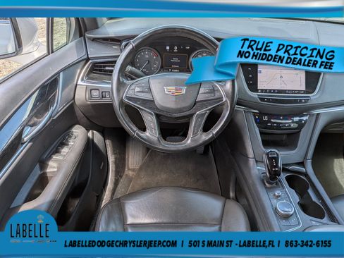 Used 2022 Cadillac XT5 Premium Luxury w/ Technology Package FWD image 17