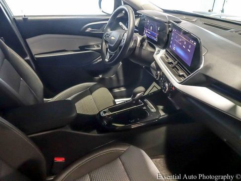 Used 2024 Chevrolet Trax LT w/ Driver Confidence Package FWD image 29