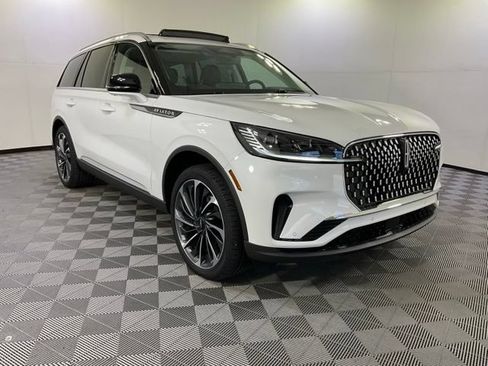 Used 2026 Lincoln Aviator Reserve AWD/4WD image 3
