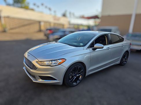 Used 2018 Ford Fusion SE w/ Equipment Group 201A image 2