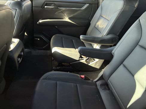 Used 2024 GMC Acadia Elevation FWD image 11