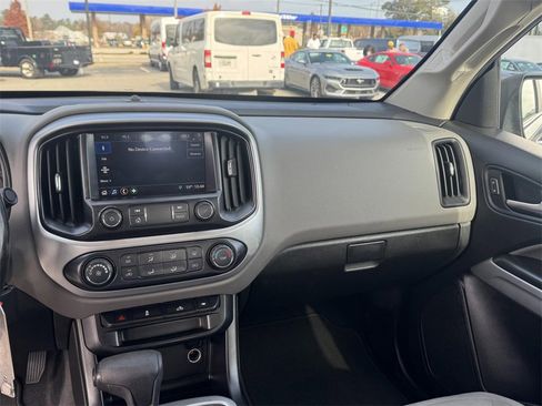 Used 2019 Chevrolet Colorado LT image 17