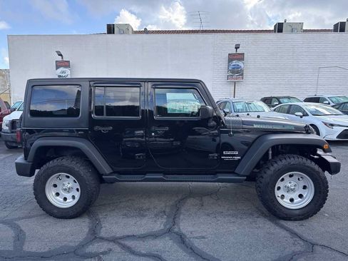 Used 2018 Jeep Wrangler Unlimited Sport S AWD/4WD image 9