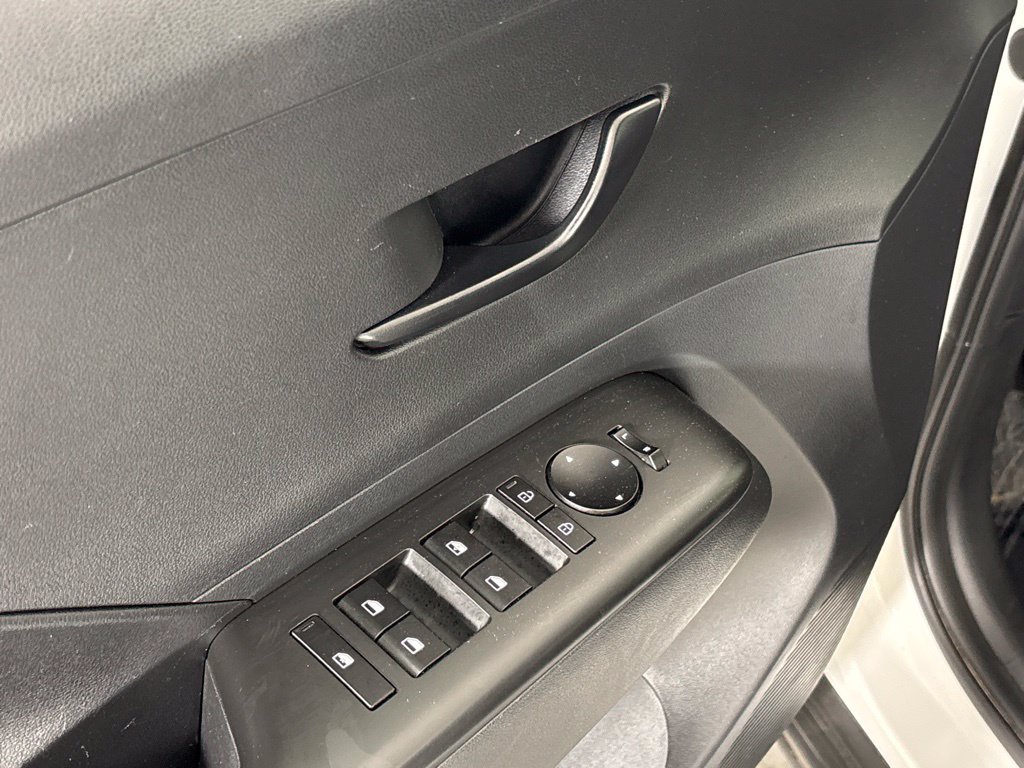 Used 2025 Hyundai Kona SEL FWD image 25