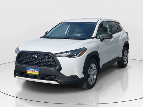 Used 2022 Toyota Corolla Cross L image 3